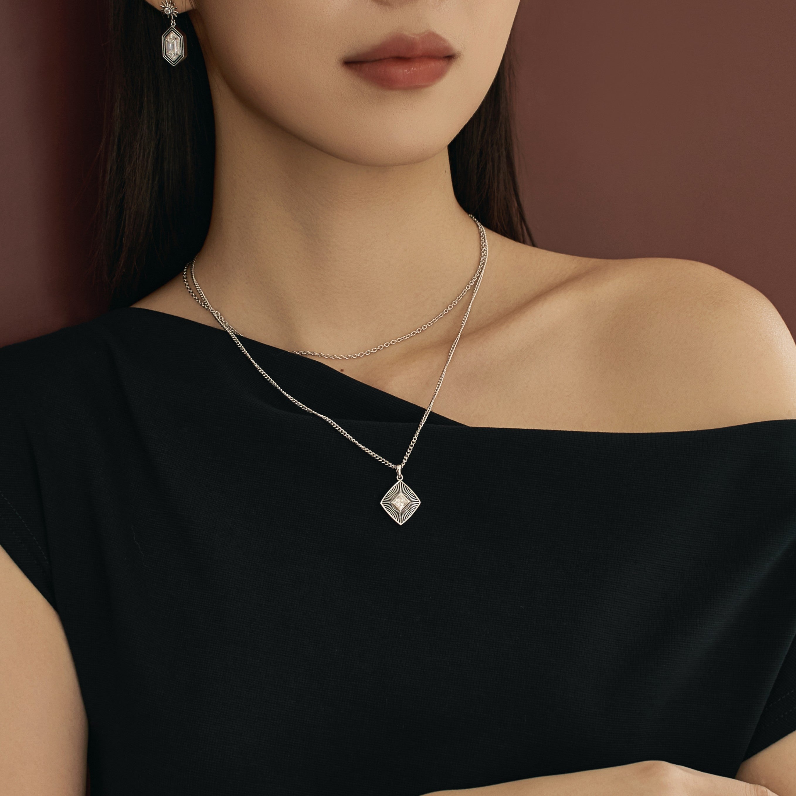 Collar de plata de doble capa con efecto sol