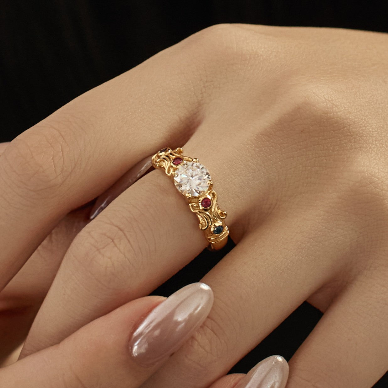 Anillo de oro grabado